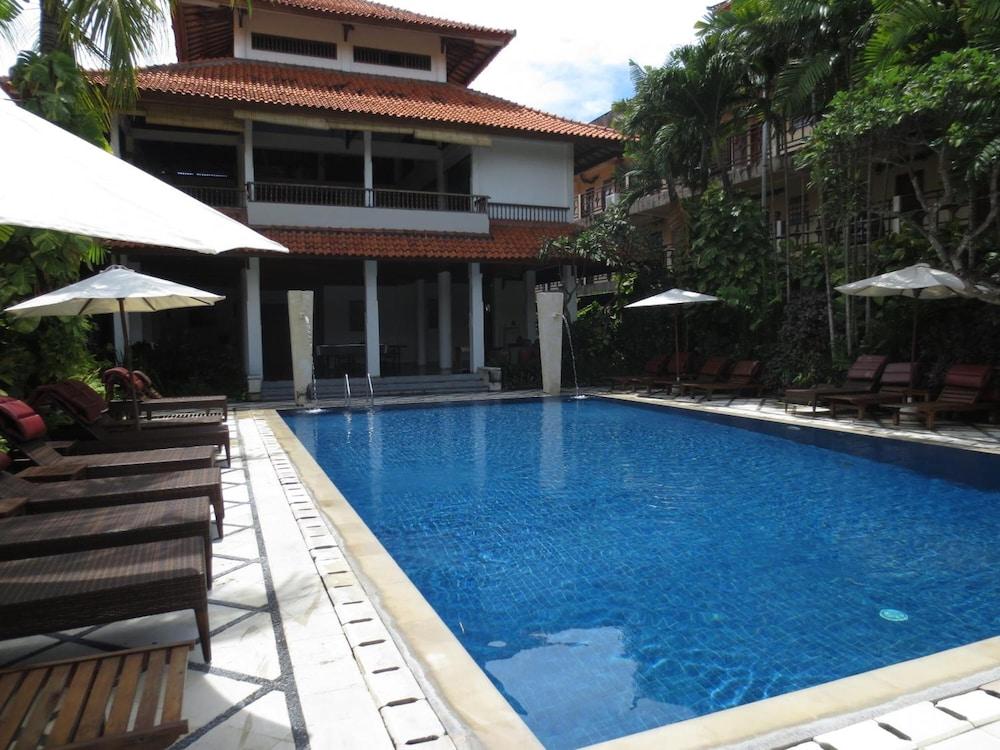 Puri Raja Hotel Legian Exterior foto