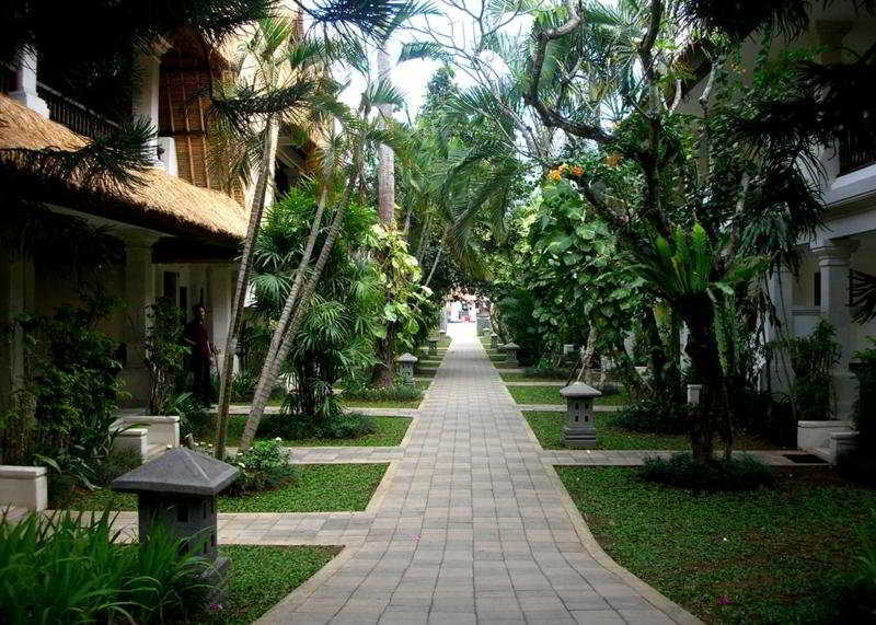 Puri Raja Hotel Legian Exterior foto