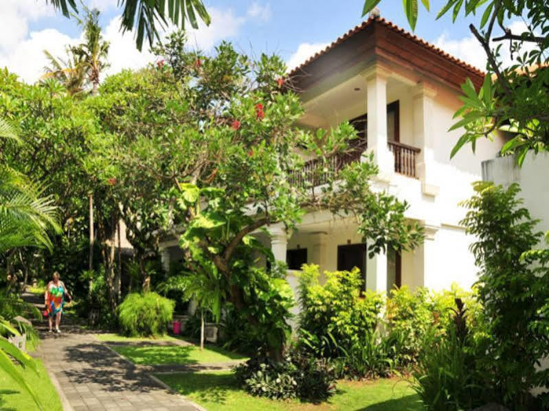 Puri Raja Hotel Legian Exterior foto