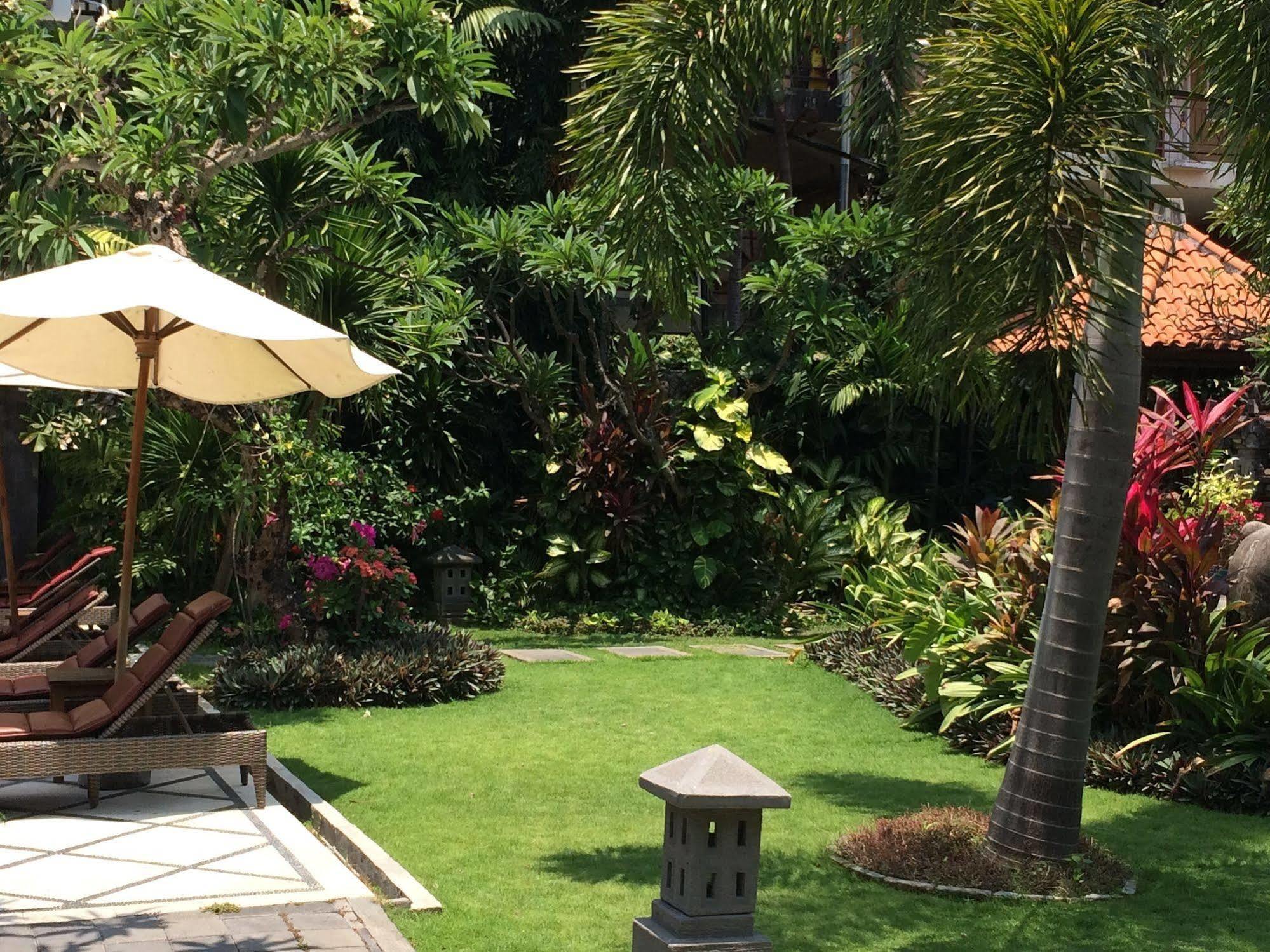 Puri Raja Hotel Legian Exterior foto